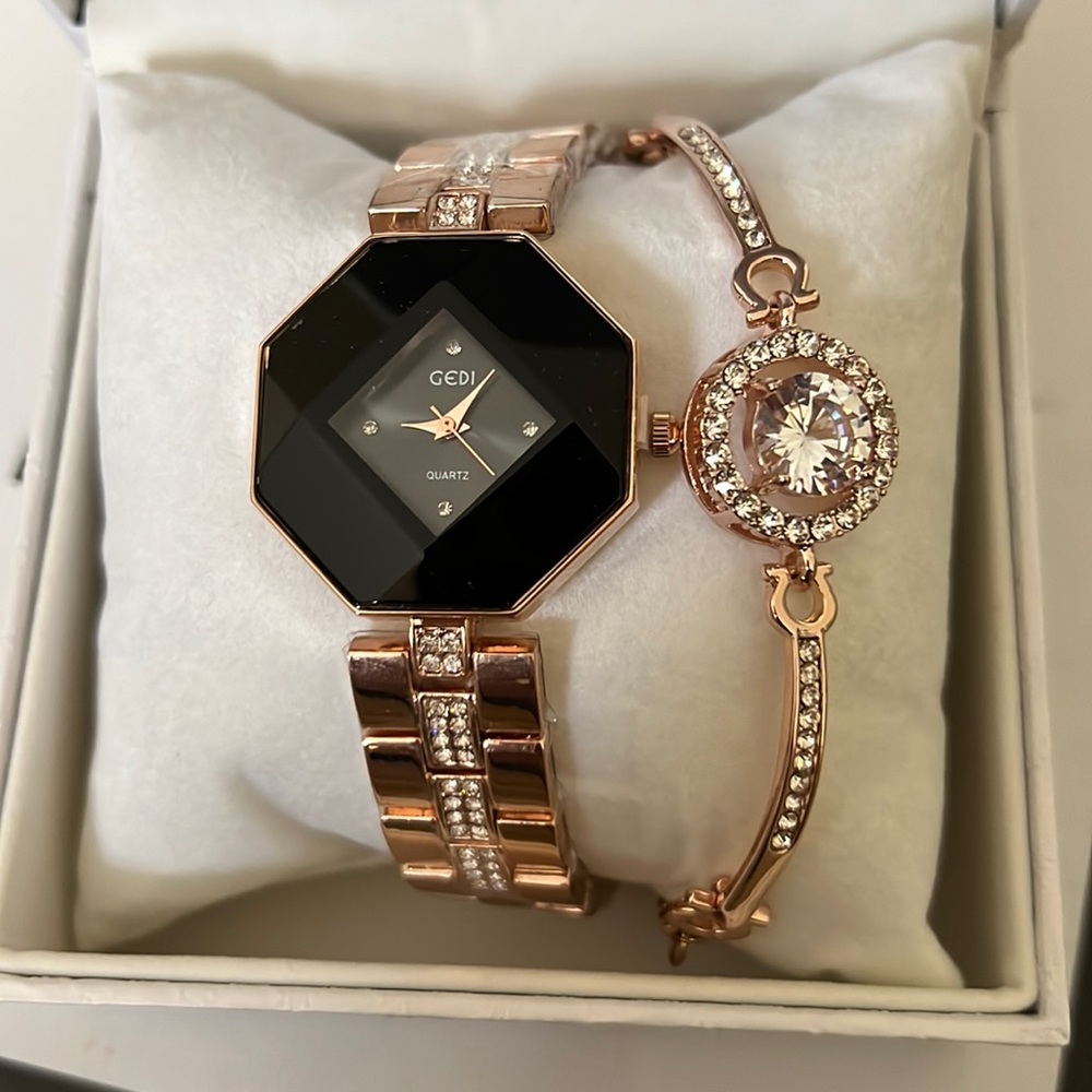 Gedi watch and bracelet set new in box comes with battery